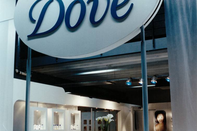 Dove, Cosmesur, 2004